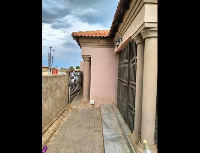 3 BEDROOM HOUSE FOR SALE IN SOSHANGUVE XX